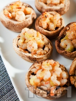 Коктейлни парти хапки - пълнени гъби печурки със скариди - снимка на рецептата